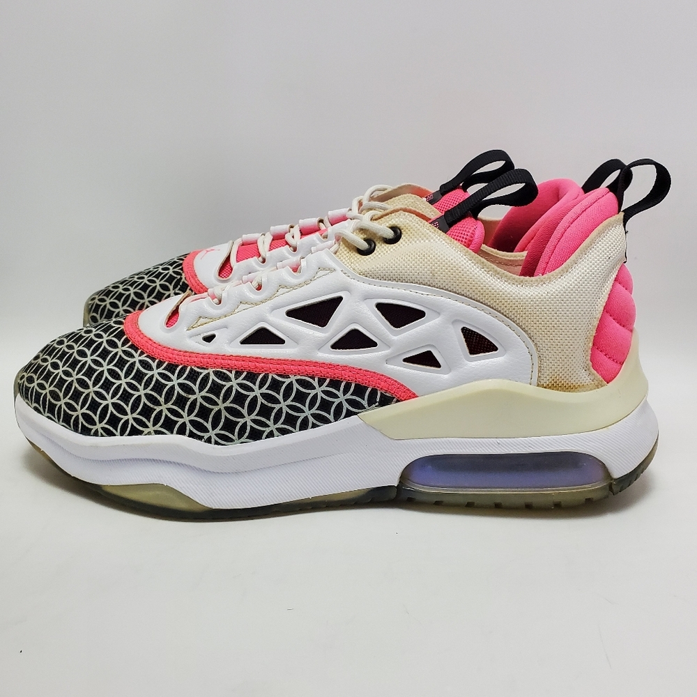 Nike Women's Sneakers - Black, Pink, and White - Picture 4 of 12